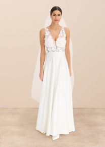 Brautkleid aus gl&auml;nzendem Satin mit Blumen-Applikation in weiss, Gr&ouml;sse 50, bonprix