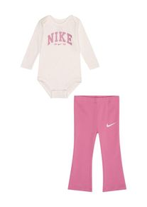Nike Sportswear, Filles Set 'Swoosh Spirit', rose / pitaya / blanc