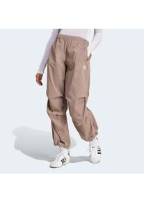 adidas originals , Sporthose »ESS S PARA PANT« , braun , Diese extra lockere Hose aus stretchigem Knit-Material bringt frischen Wind in dein Outfit.