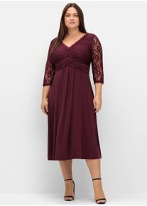sheego Witt Damen Abendkleid mit Oberteil aus floraler Spitze, burgund, Größe 44, 95% Polyester, 5% Elasthan. Spitze: 100% Polyamid